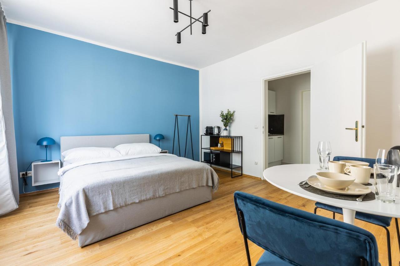 Bright Stylish In A Location Apartament