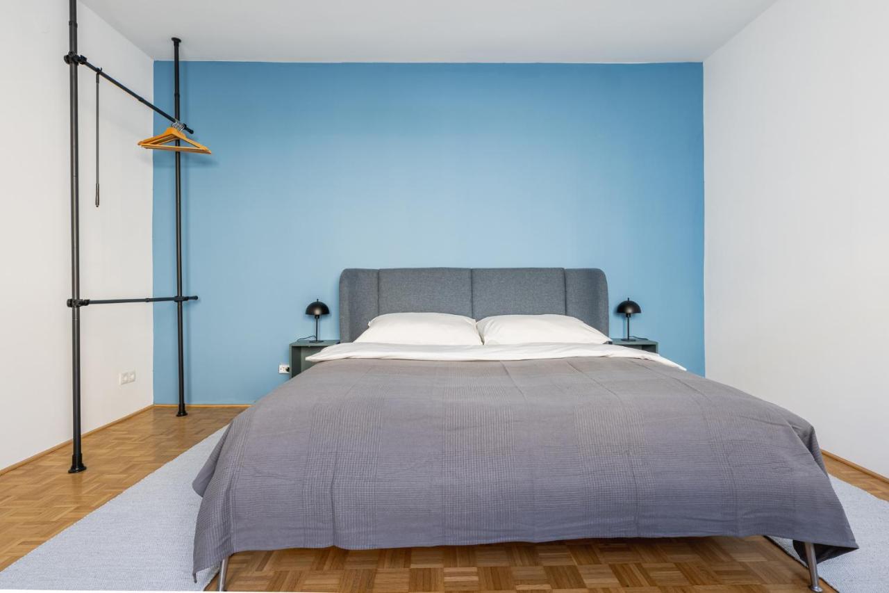 Bright Stylish In A Location Appartement Vienne