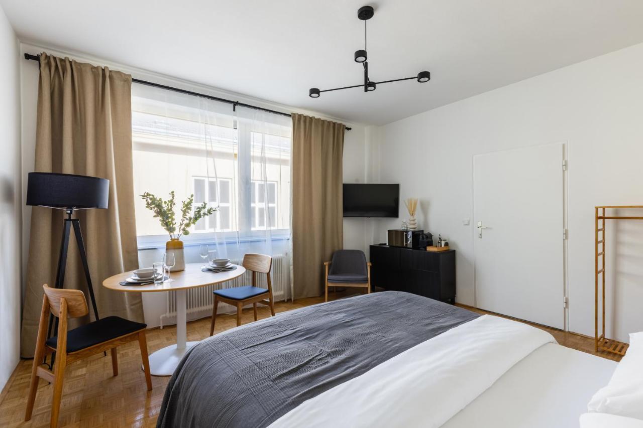 Bright Stylish In A Location Appartement